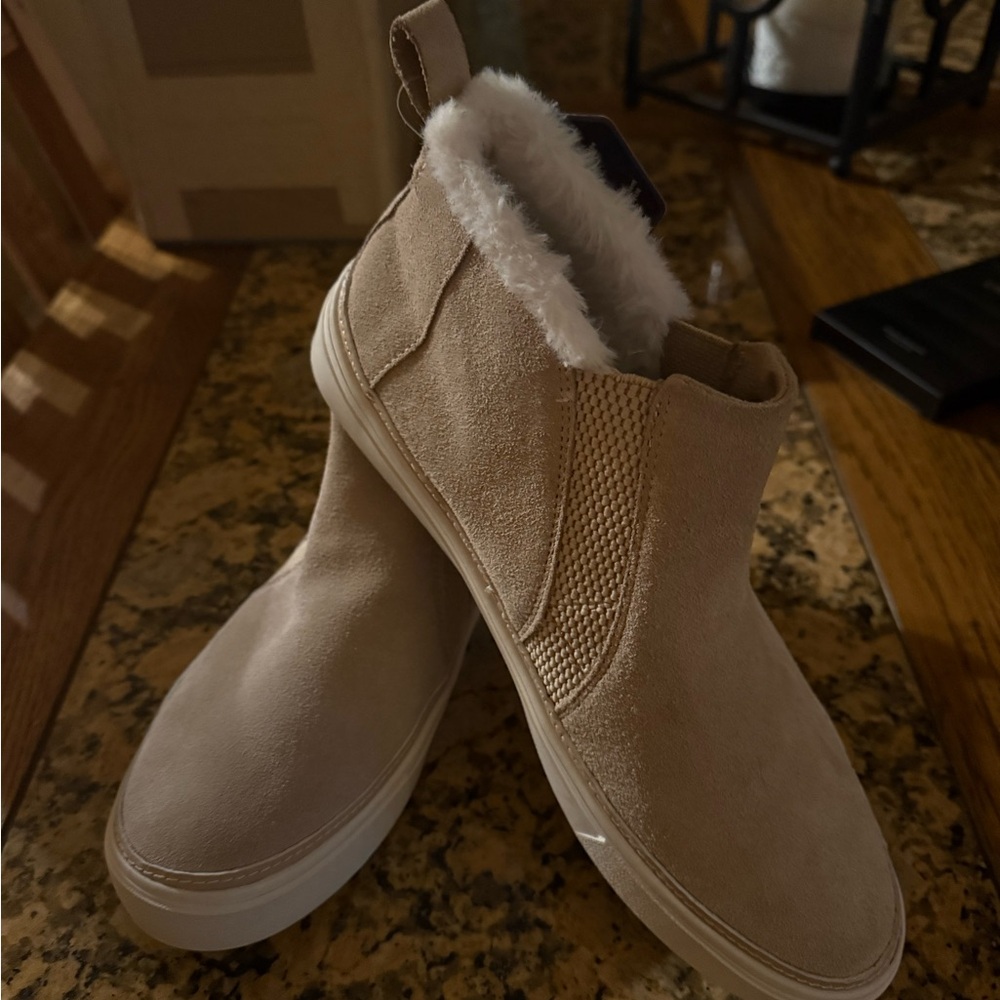 NEW! Toms women’s Suede Slip-On Sneakers faux fur lined - Picture 3 of 7